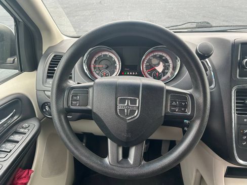 Used 2012 Dodge Grand Caravan SXT FWD image 25
