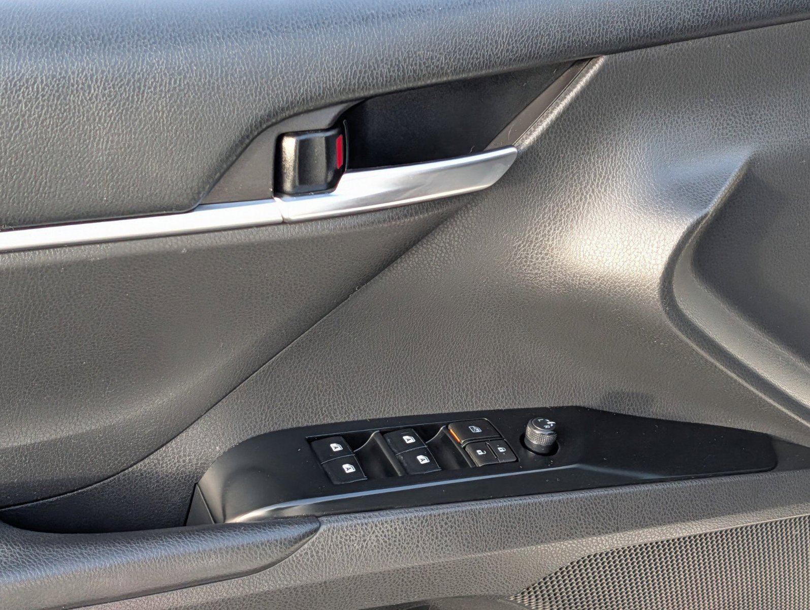 Used 2018 Toyota Camry LE FWD image 24
