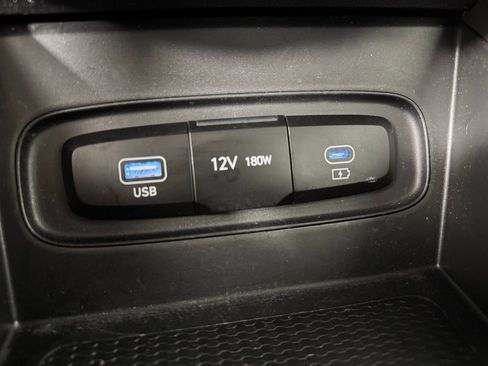 Used 2025 Hyundai Venue SEL image 24