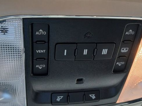 Used 2019 Chrysler 300 Limited image 29