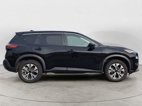 Used 2023 Nissan Rogue SV image 3
