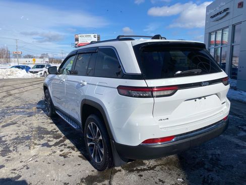 Used 2023 Jeep Grand Cherokee Limited image 3