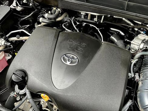 Used 2022 Toyota Highlander XLE image 28