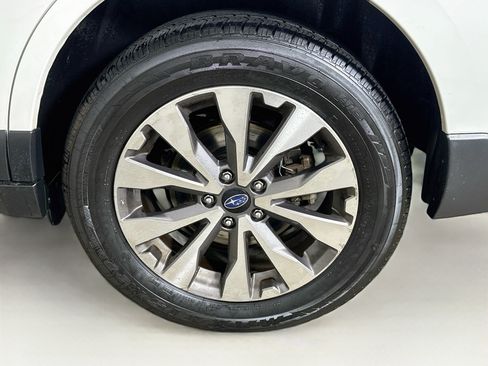 Used 2019 Subaru Outback 3.6R Touring w/ Popular Package #3A AWD/4WD image 11