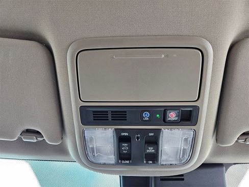 Used 2020 Honda Pilot Touring image 18