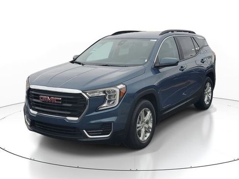 Certified 2024 GMC Terrain SLE w/ Driver Convenience Package FWD image 2