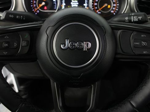 Used 2022 Jeep Gladiator Willys image 12