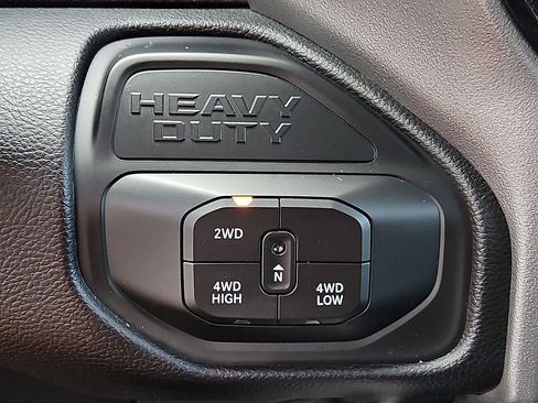 Used 2025 RAM 3500 Laramie AWD/4WD image 28