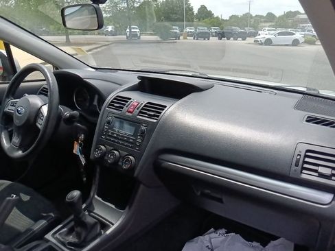 Used 2014 Subaru Crosstrek 2.0i Premium AWD/4WD image 30