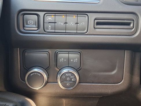 Used 2021 GMC Yukon XL SLT image 27