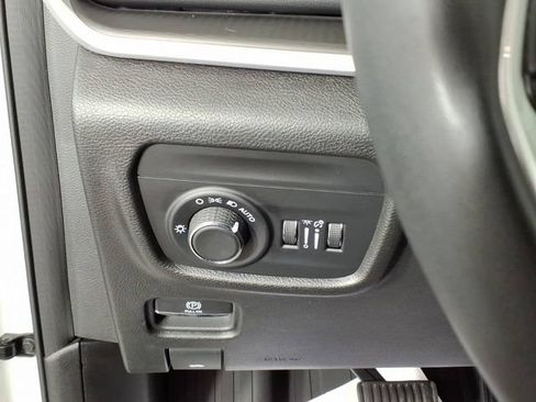 Used 2023 Jeep Grand Cherokee L Laredo AWD/4WD image 15