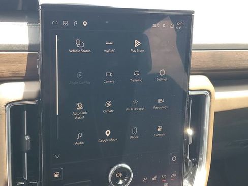 Used 2025 GMC Yukon XL Denali Ultimate AWD/4WD image 17