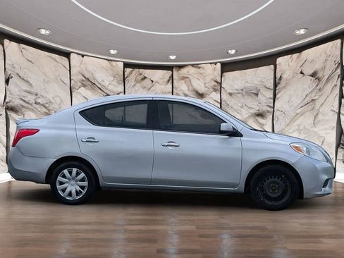 Used 2013 Nissan Versa SV FWD image 15
