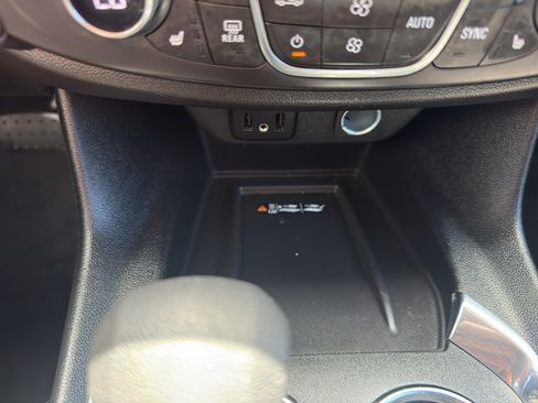 Used 2023 Chevrolet Traverse LT w/ LPO, Floor Liner Package AWD/4WD image 21
