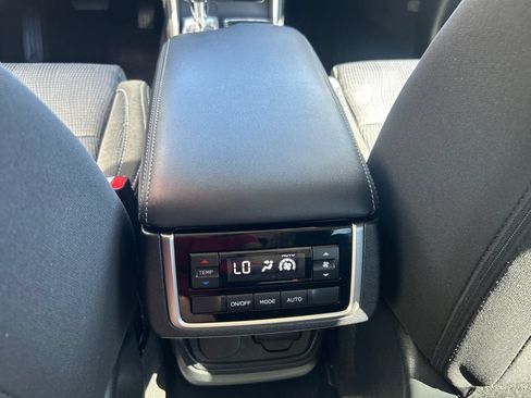 Used 2019 Subaru Ascent Premium AWD/4WD image 28