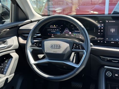 Certified 2025 Audi Q5 Premium w/ Convenience Package AWD/4WD image 11