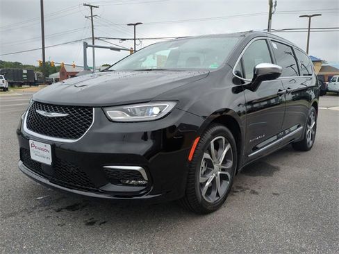 New 2026 Chrysler Pacifica Pinnacle w/ Trailer Tow Group image 8