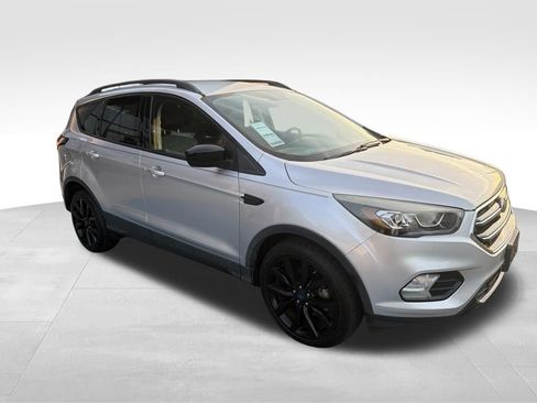 Used 2018 Ford Escape SE w/ SE Sport Appearance Package FWD image 6