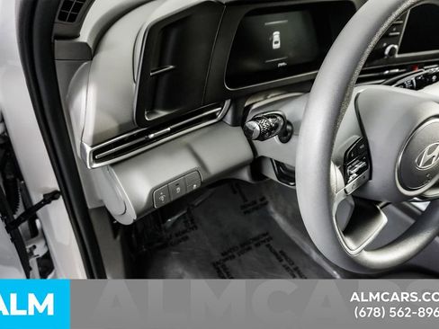 Used 2025 Hyundai Elantra SE image 29