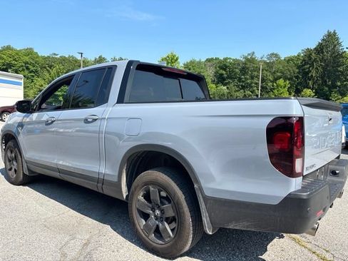 Used 2024 Honda Ridgeline Black Edition image 2