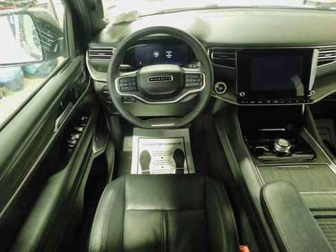 Used 2024 Jeep Wagoneer L Series II w/ Flexible Seating Group image 12