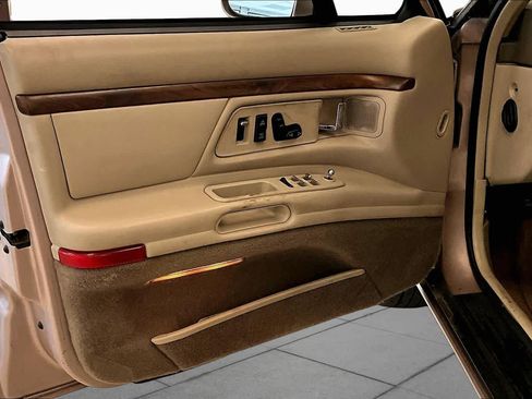 Used 1999 Oldsmobile 88 FWD image 20