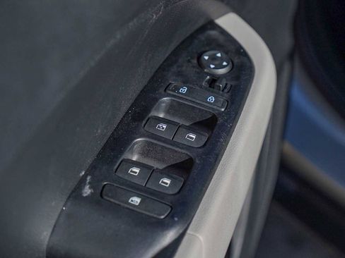 Used 2022 Hyundai Venue SEL image 23