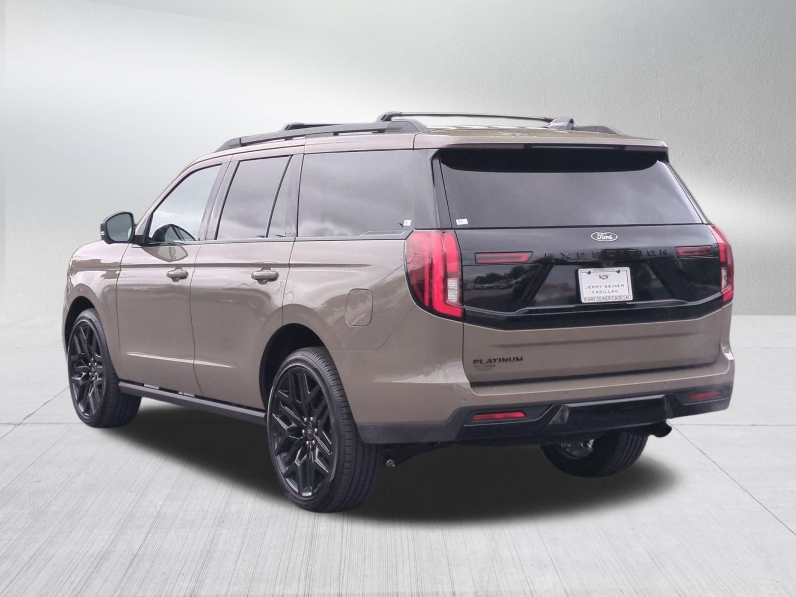 Used 2026 Ford Expedition Platinum w/ Stealth Performance Package AWD/4WD image 4