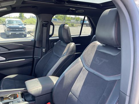 Certified 2025 Ford Explorer ST w/ Sun And Sound Package AWD/4WD image 17