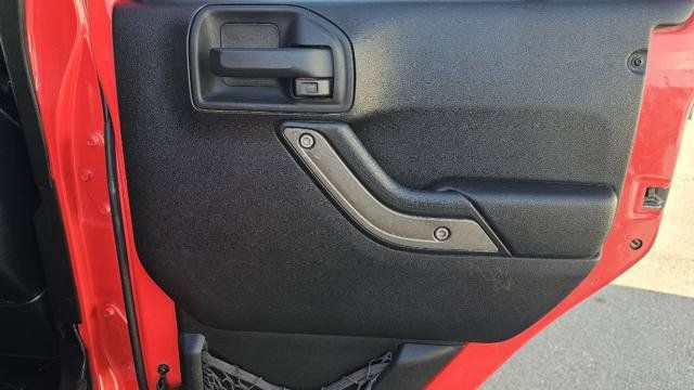 Used 2013 Jeep Wrangler Unlimited Sahara AWD/4WD image 33