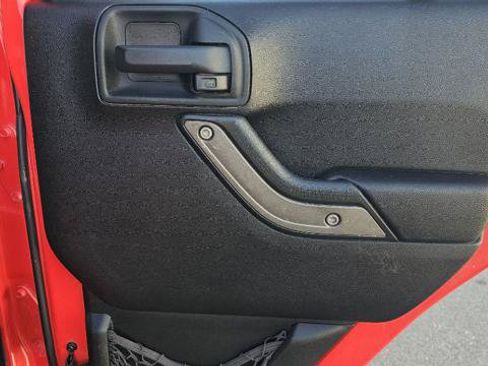 Used 2013 Jeep Wrangler Unlimited Sahara AWD/4WD image 33