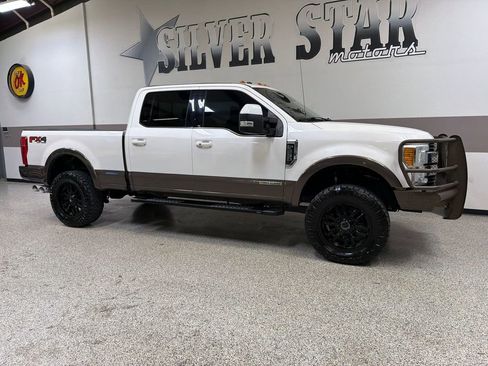 Used 2017 Ford F250 King Ranch w/ FX4 Off-Road Package AWD/4WD image 32
