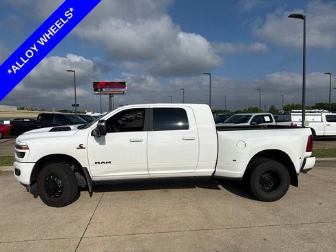Used 2025 RAM 3500 Laramie AWD/4WD image 3