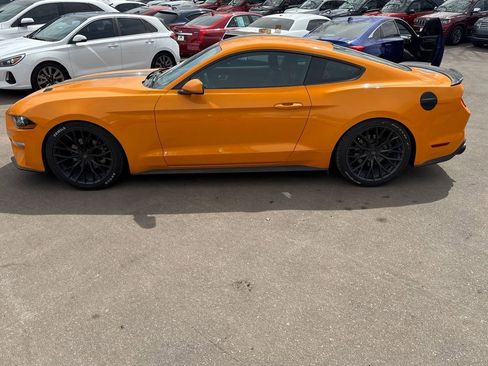 Used 2018 Ford Mustang Coupe image 4