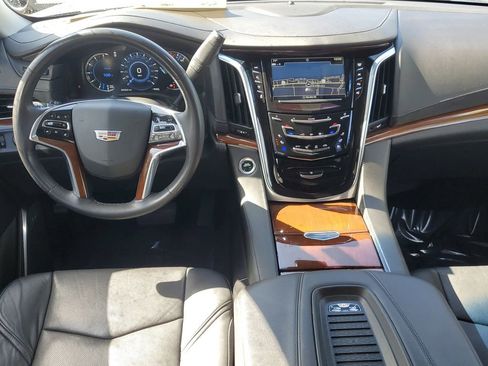 Used 2018 Cadillac Escalade Luxury image 19