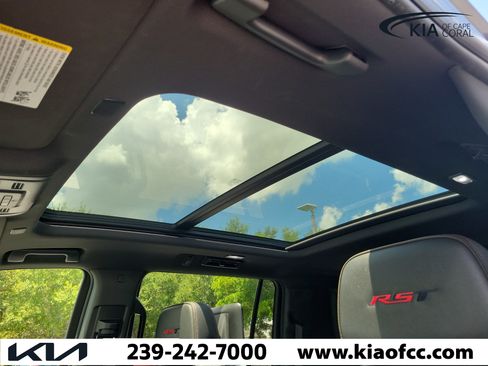 Used 2022 Chevrolet Suburban RST w/ Luxury Package AWD/4WD image 23