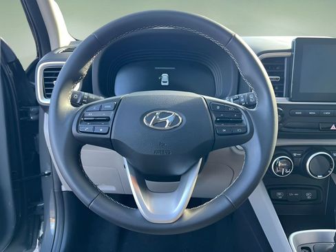 Used 2025 Hyundai Venue SEL FWD image 16