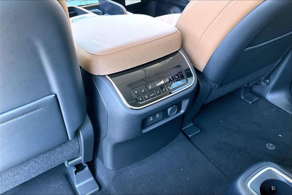 New 2027 INFINITI QX80 Luxe RWD image 36