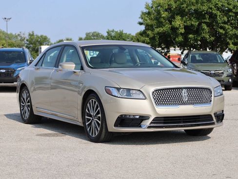 Used 2017 Lincoln Continental Select FWD image 4