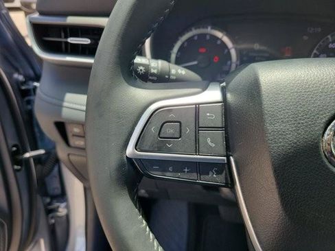 Used 2023 Toyota Highlander XLE FWD image 30