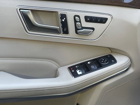 Used 2014 Mercedes-Benz E 350 Sedan image 19