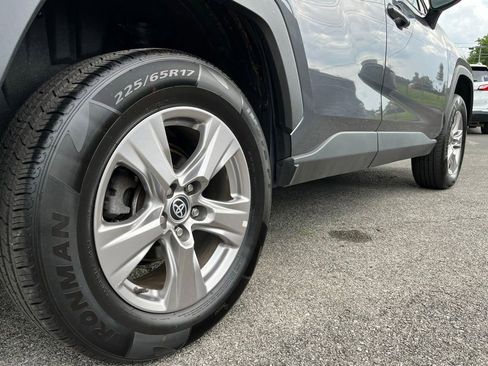 Used 2022 Toyota RAV4 XLE AWD/4WD image 11