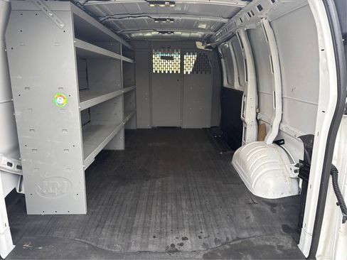 Used 2022 Chevrolet Express 2500 w/ Driver Convenience Package image 12