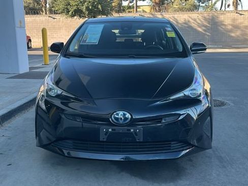 Used 2018 Toyota Prius Two w/ Prius Two Safety Plus Package FWD image 2