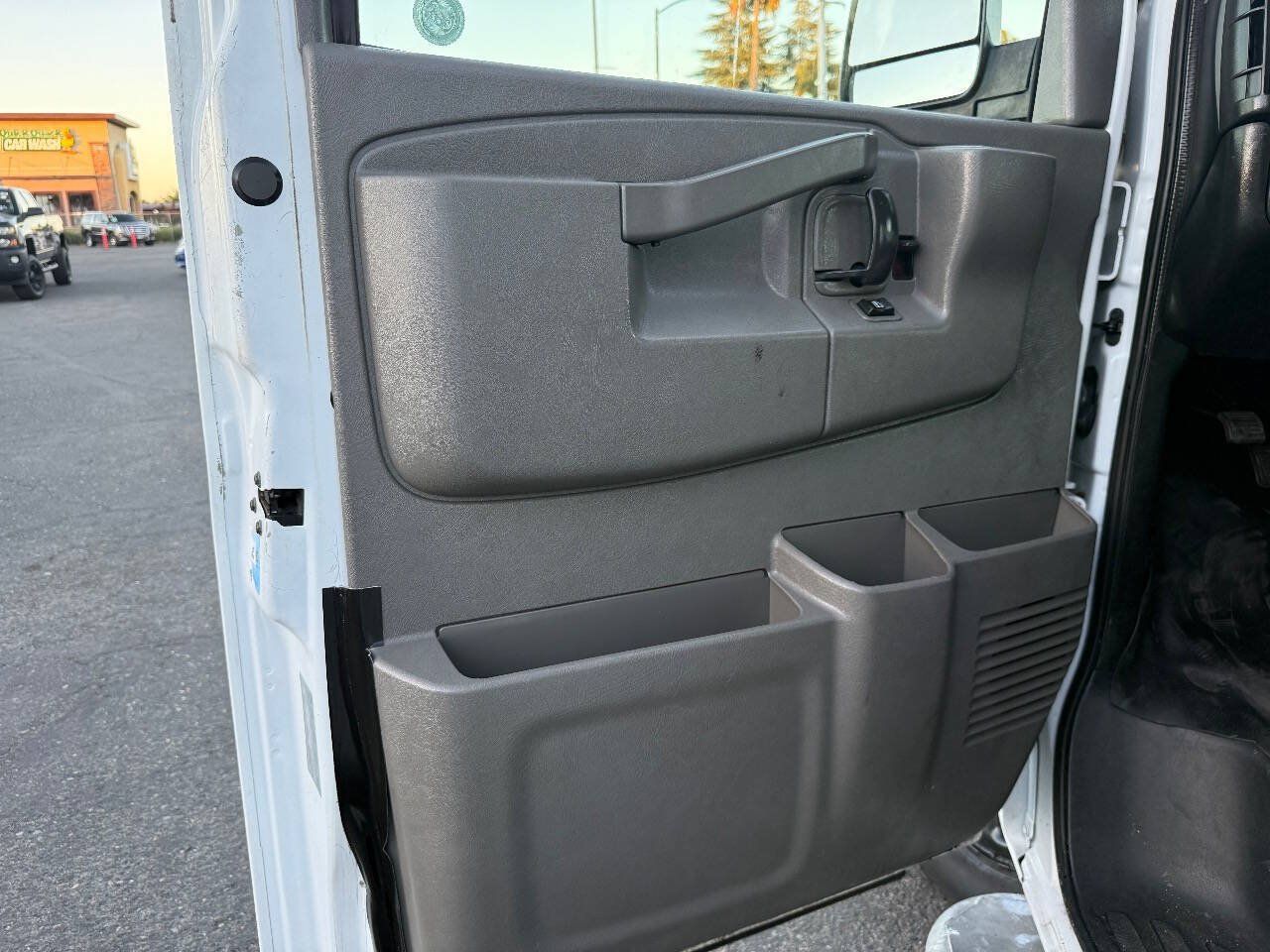 Used 2017 GMC Savana 2500 RWD image 8