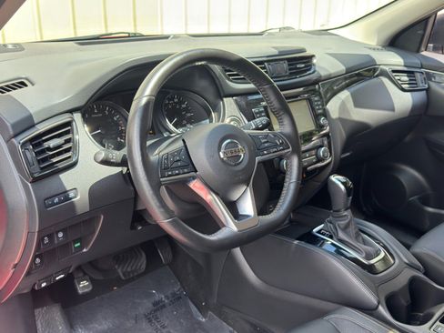 Used 2018 Nissan Rogue Sport SL w/ SL Premium Package FWD image 13