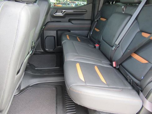 Used 2024 GMC Sierra 1500 AT4 w/ Technology Package image 33