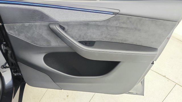 Used 2026 Tesla Model Y AWD image 33