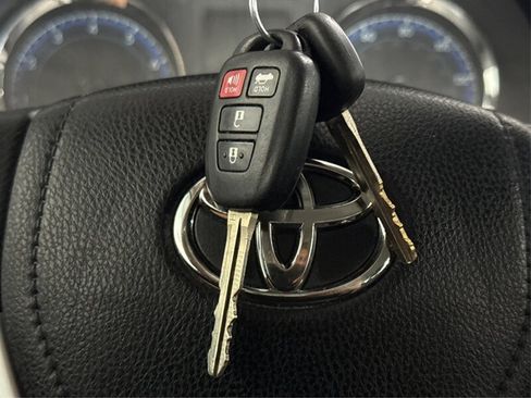 Used 2019 Toyota Corolla LE FWD image 19