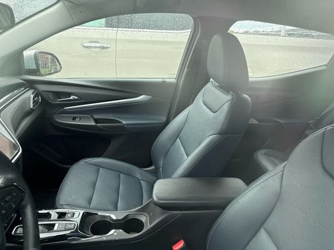 Used 2023 Chevrolet Bolt EUV LT w/ Convenience Package FWD image 8